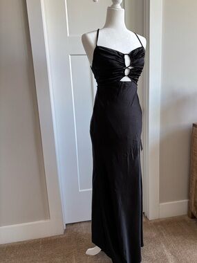 NWT! Lulu’s Satin Keyhole Strappy Maxi Length Formal Dress. Size Small